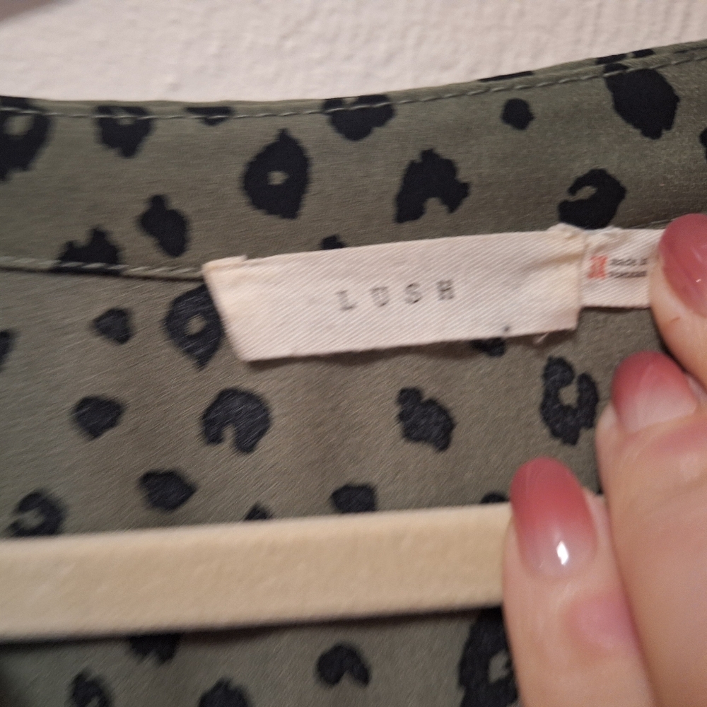 Olive Green Leopard Print Women's Top 3x - Picture 2 of 7